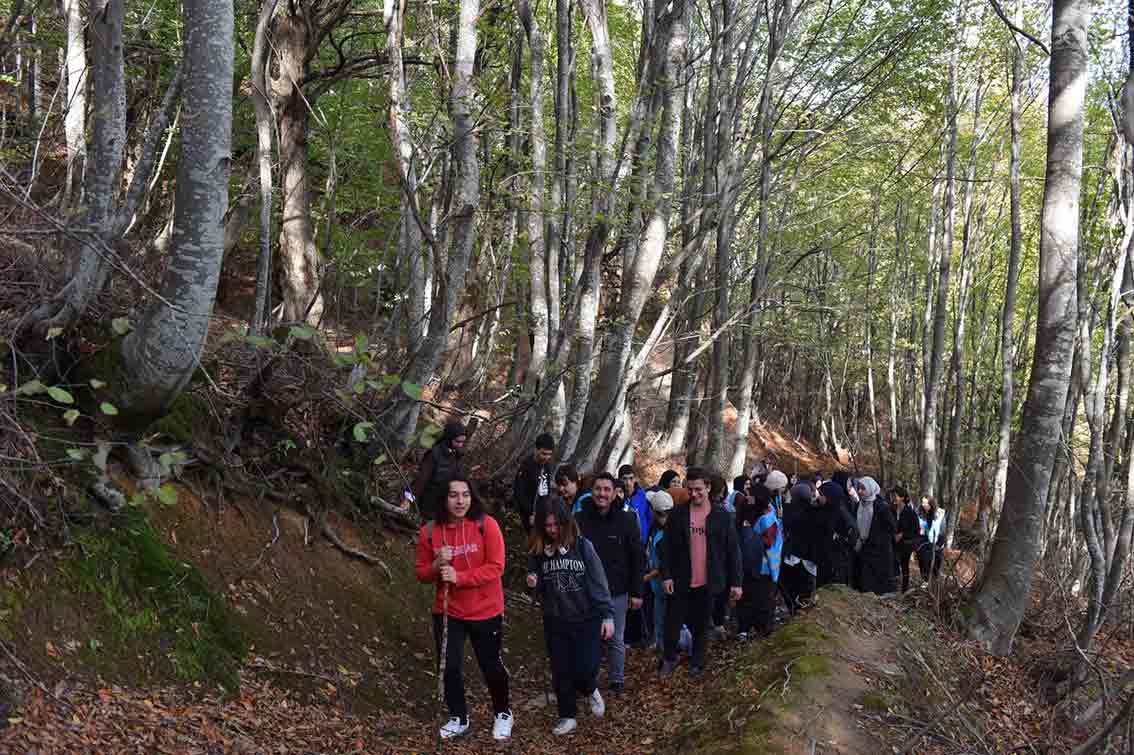 Gençler-doğa-için-yürüdüYB-(5)