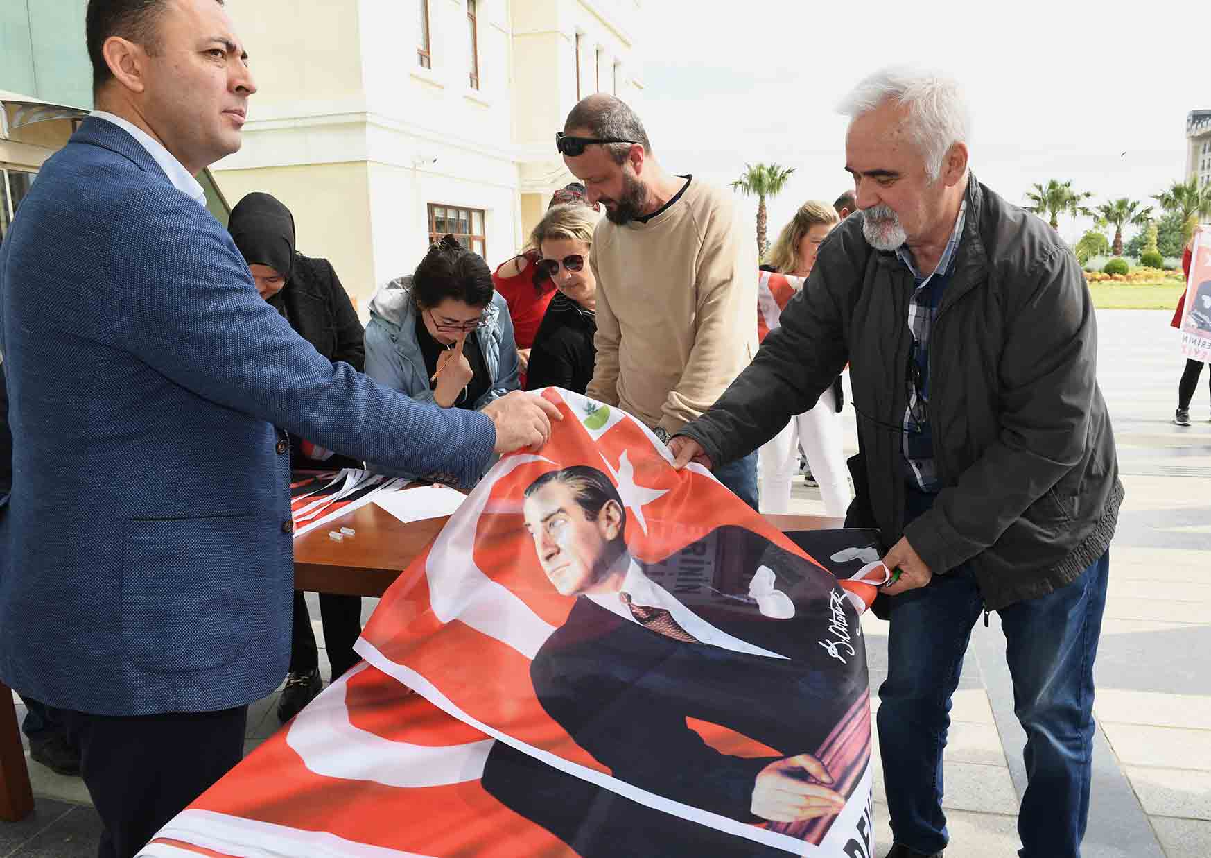 Osmangazi, Ata Posterleri Ile Donatılıyor4