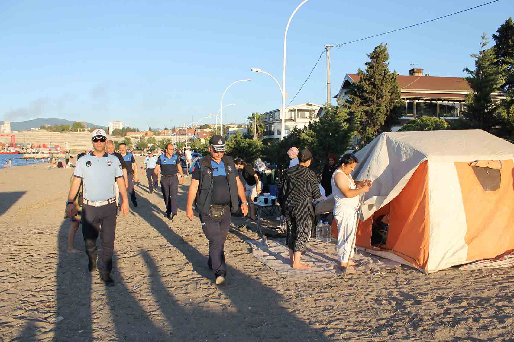 Gemlik Sahillerinde Çadır Operasyonu (1)