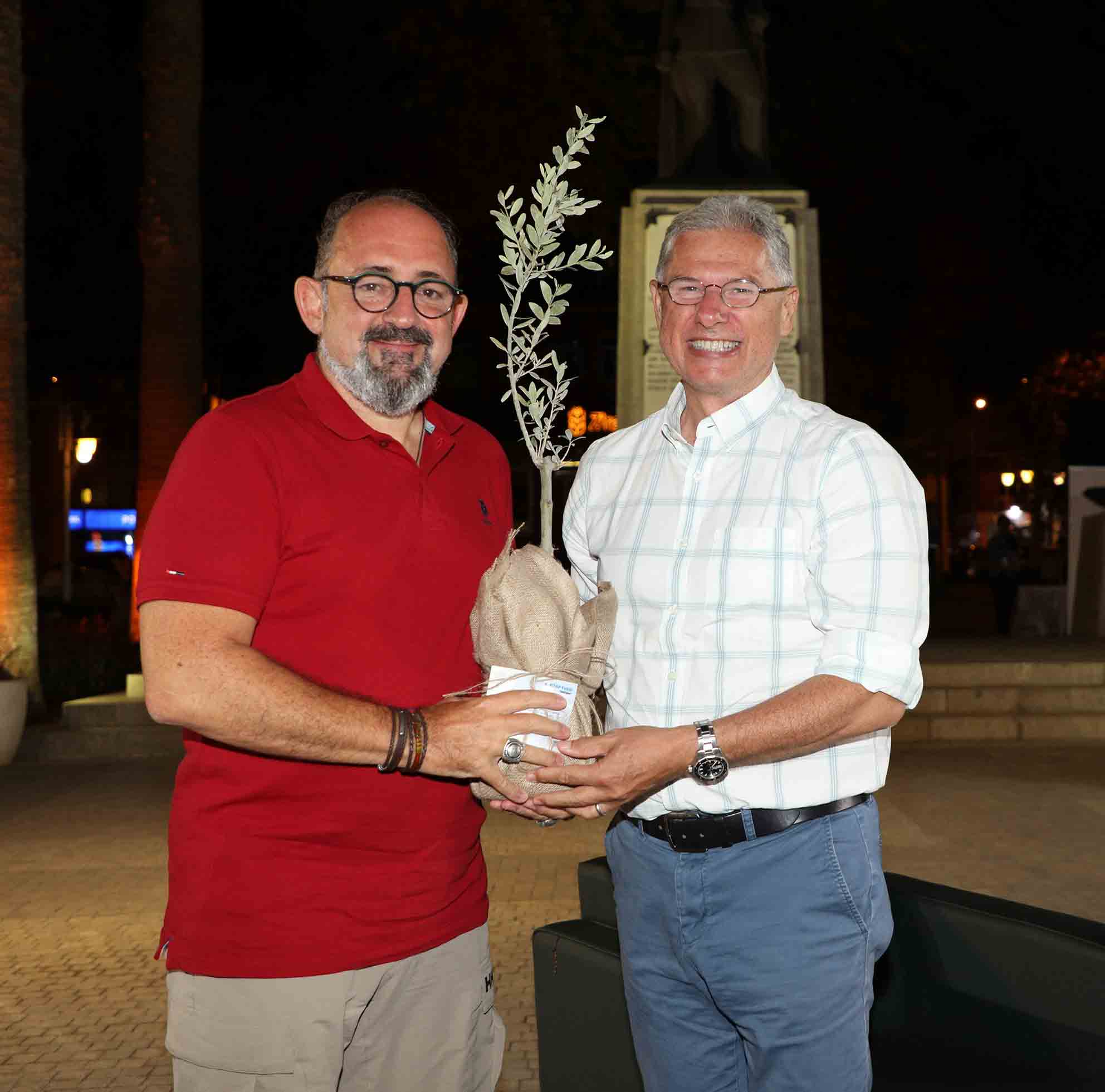 Mudanya Belediyesi'nin %22Değişim%22 Temasıyla Düzenlediği 6. Mudanya Kitap Fuarı’nın Konuğu Prof. Dr. Sinan Canan, Değişimin Rutini Bozmakla Olacağını Söyledi.3