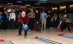 Liseliler bowlingle stres atıyor