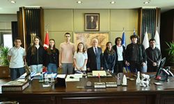 Bursa Büyükşehir'de başarılı çocuklar ödüllendirildi