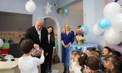 Mudanya Belediye Başkanı Deniz Dalgıç'ın ilk bayramlaşması çocuklarla