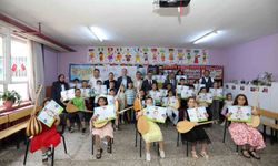 İnegöl'de Cumhuriyet İlkokulu öğrencileri karnelerini protokolden aldı