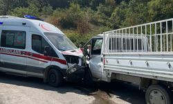 Bursa'da katliam gibi kaza: 2 ambulans kamyonet ile çarpıştı