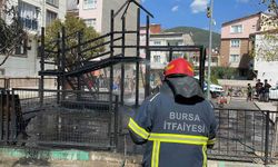 Bursa'da çocuk parkı alevlere teslim oldu