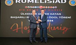 Başkan Bozbey’e RUMELİSİAD’tan ödül