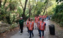 Dünya Temizlik Günü'nde doğada 2 kamyon çöp topladılar