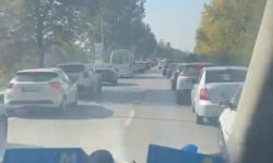 Bursa'da duyarlı vatandaşlar alkışı hak etti; Ambulansa böyle yol açtılar