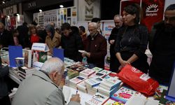 7'den 77'e herkes İnegöl Belediyesi 8. Kitap Günleri Fuarına akın etti