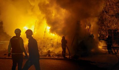Anadolu Otoyolu'nda iplik taşıyan tırın dorsesi yandı