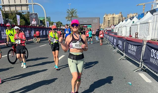 İnegöllü kadın sporcu Hülya Takım, Dubai Maratonu'nda Türkiye'yi temsil etti