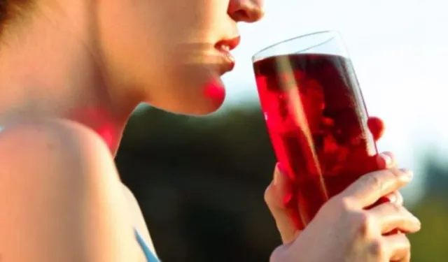 Günde iki bardak vişne suyu içmek, kalp krizi ve felç riskini azaltabilir!