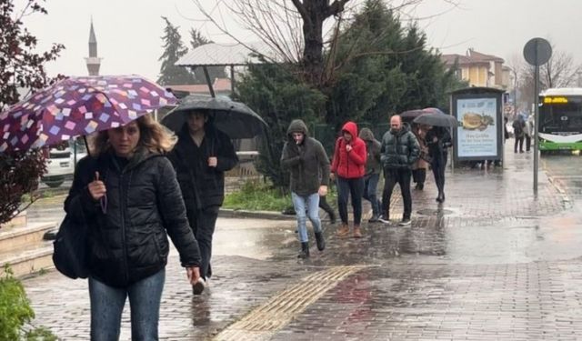 Bursa'da ani sağanak yağış ve dolu hayatı olumsuz etkiledi