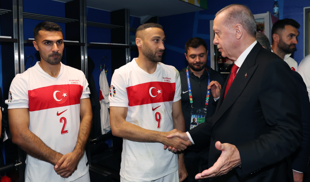 Erdoğan maç sonu soyunma odasına indi