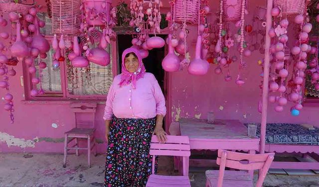 75 yaşındaki Sakine teyzenin 'pembe' hayatı