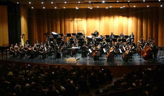 Bursa, muhteşem bir konserle senfoni sezonuna “merhaba” dedi