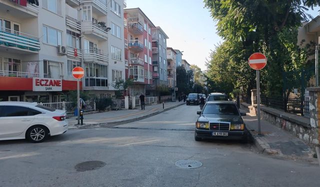 Kükürtlü’deki trafik levhaları yenilendi