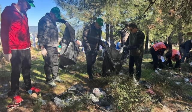 Uludağ'daki bu görüntü bize yakışmıyor! Karış karış temizlendi...