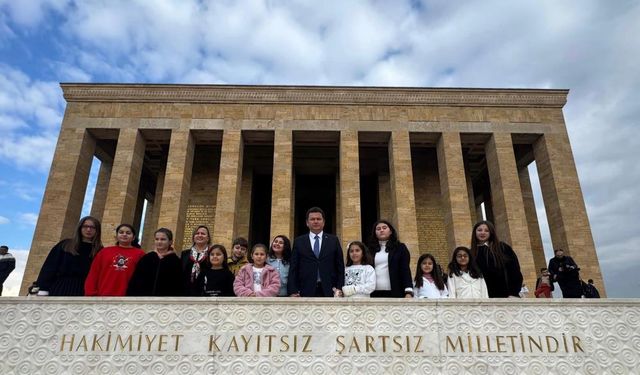 Başkan Aydın, Osmangazili çocuklarla birlikte  Anıtkabir’de