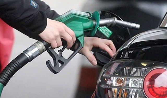 Benzine indirim geldi, tabela değişti!